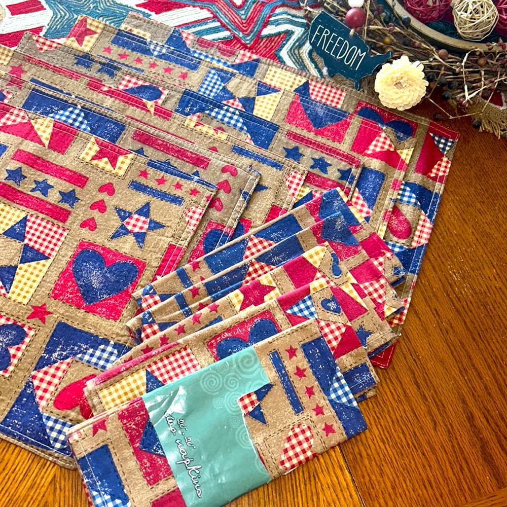 Set of 6 AMERICANA PLACEMATS & 6 Matching Cloth NAPKINS❤️🤍💙HEARTS & STARS